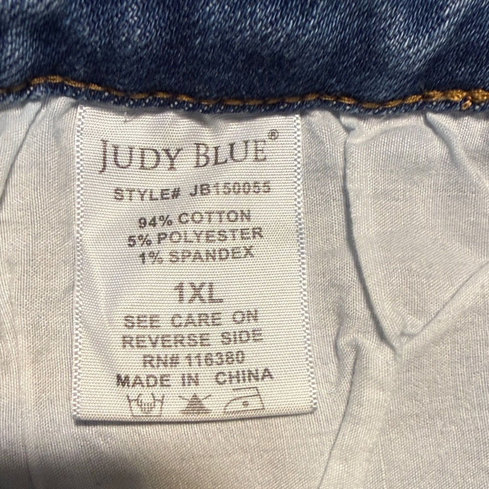 Judy Blue high rise light Blue Distressed Jean Shorts Lemon Patch 5” inseam - Picture 6 of 7